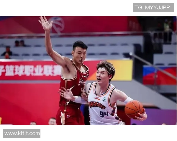 乌迪内与布雷西的激烈对决揭示意甲新赛季的竞争格局与球队实力分析 乌迪内与布雷西的激烈对决揭示意甲新赛季的竞争格局与球队实力分析