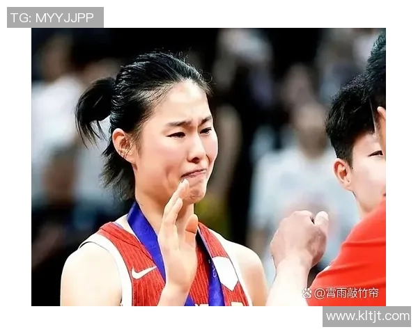 颜强微博引发热议体育评论员如何影响球迷观点与舆论风向